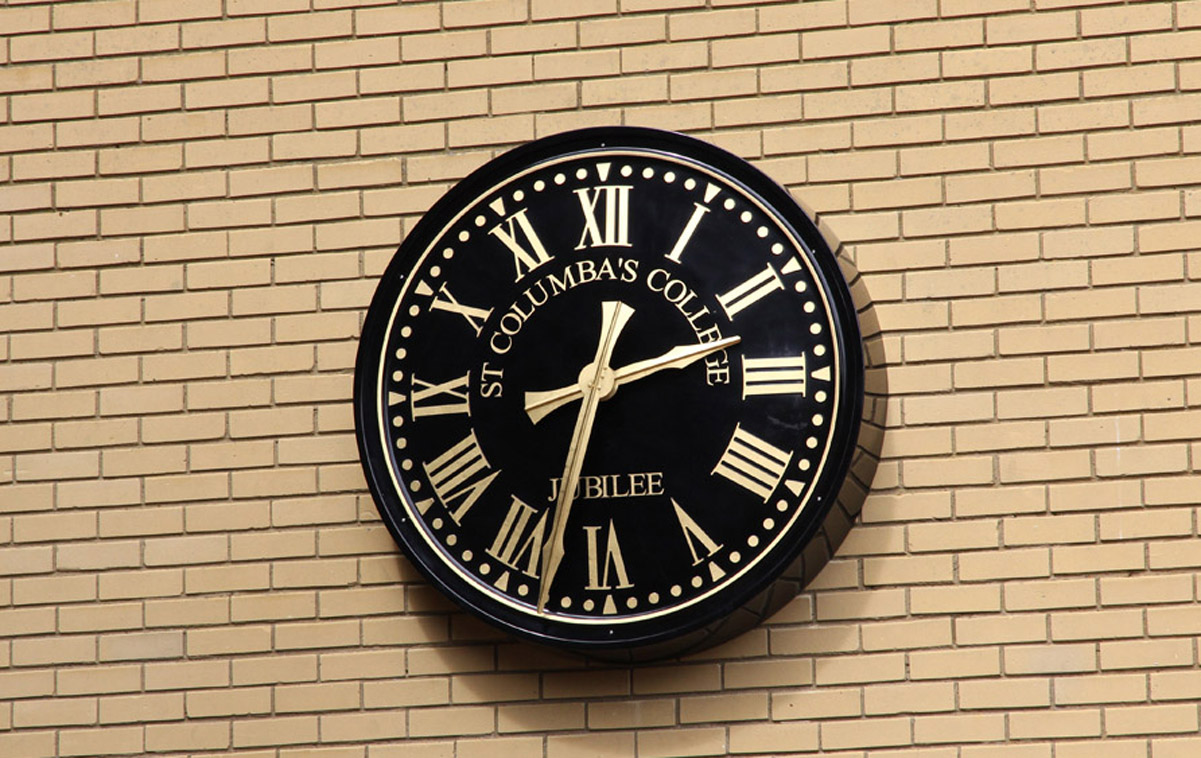 Roman bezel clock