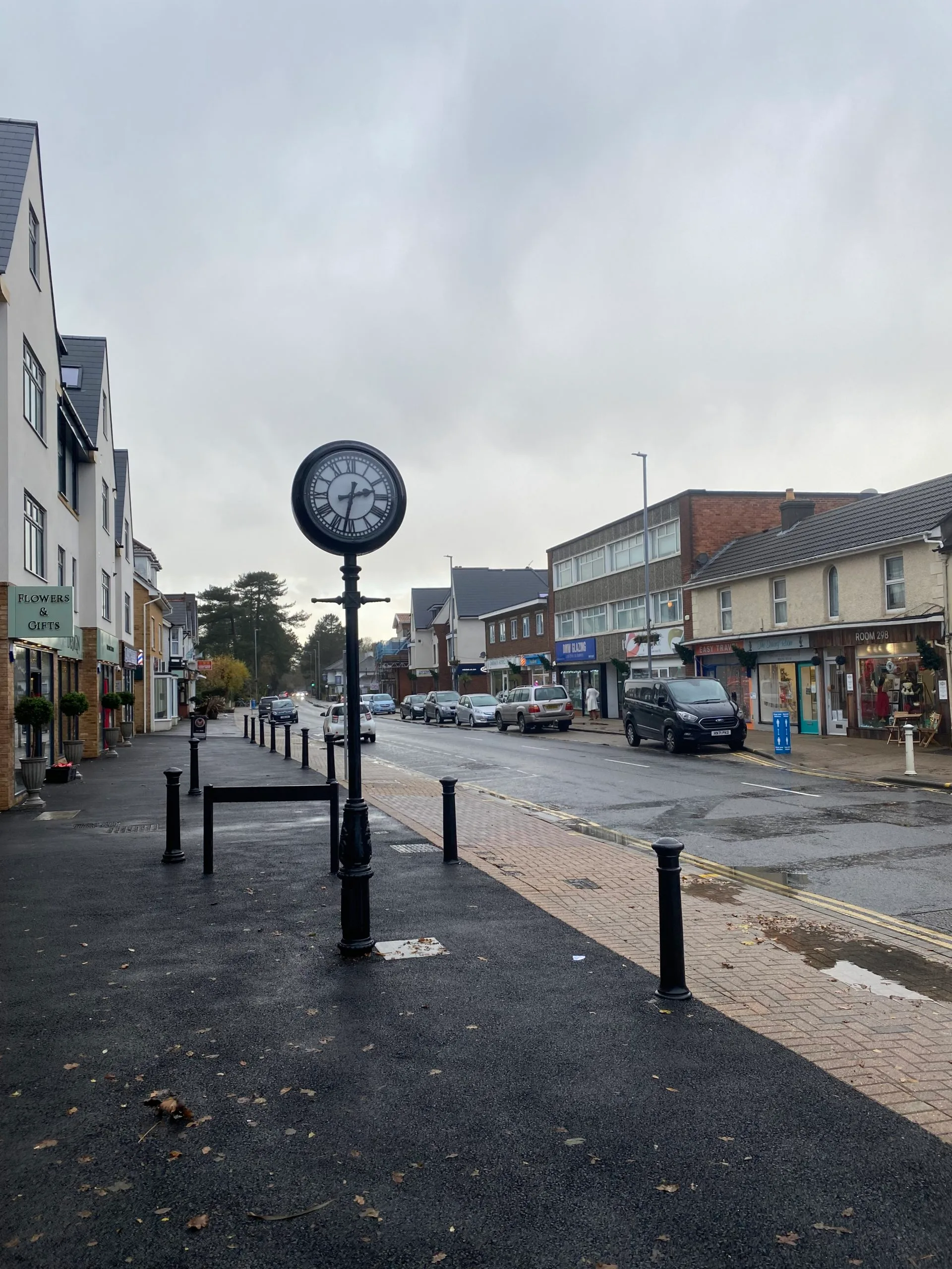 Two Sided Pillar Clock - Image 4